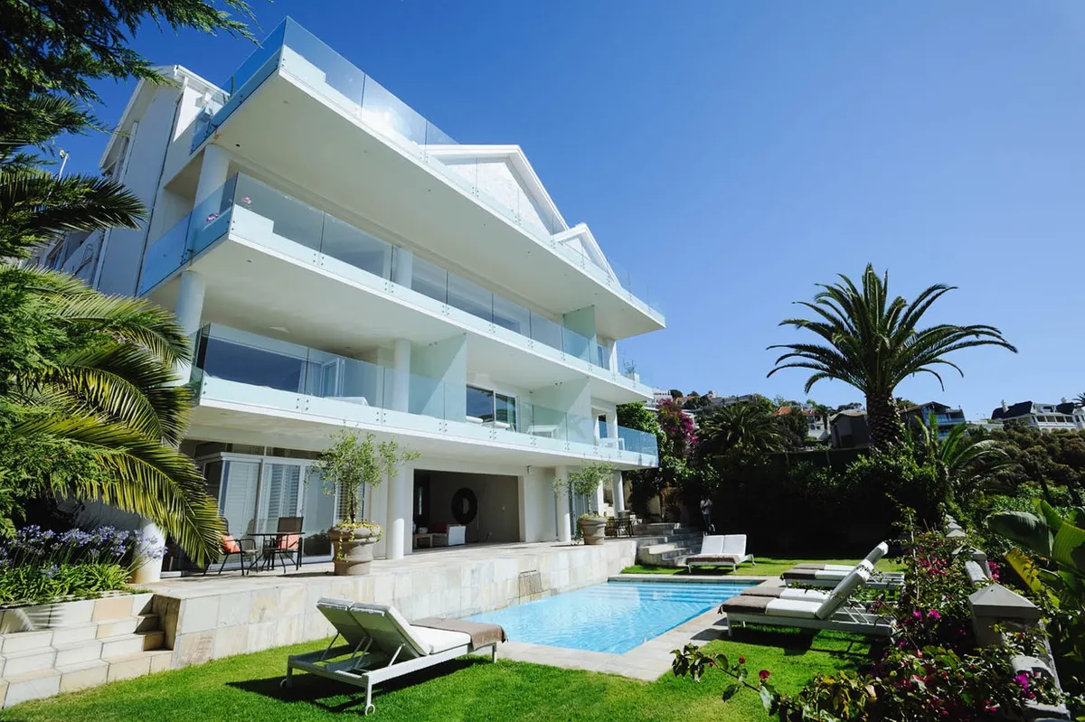 The Clarendon Bantry Bay