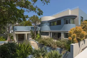 No 5 Boutique Art Hotel